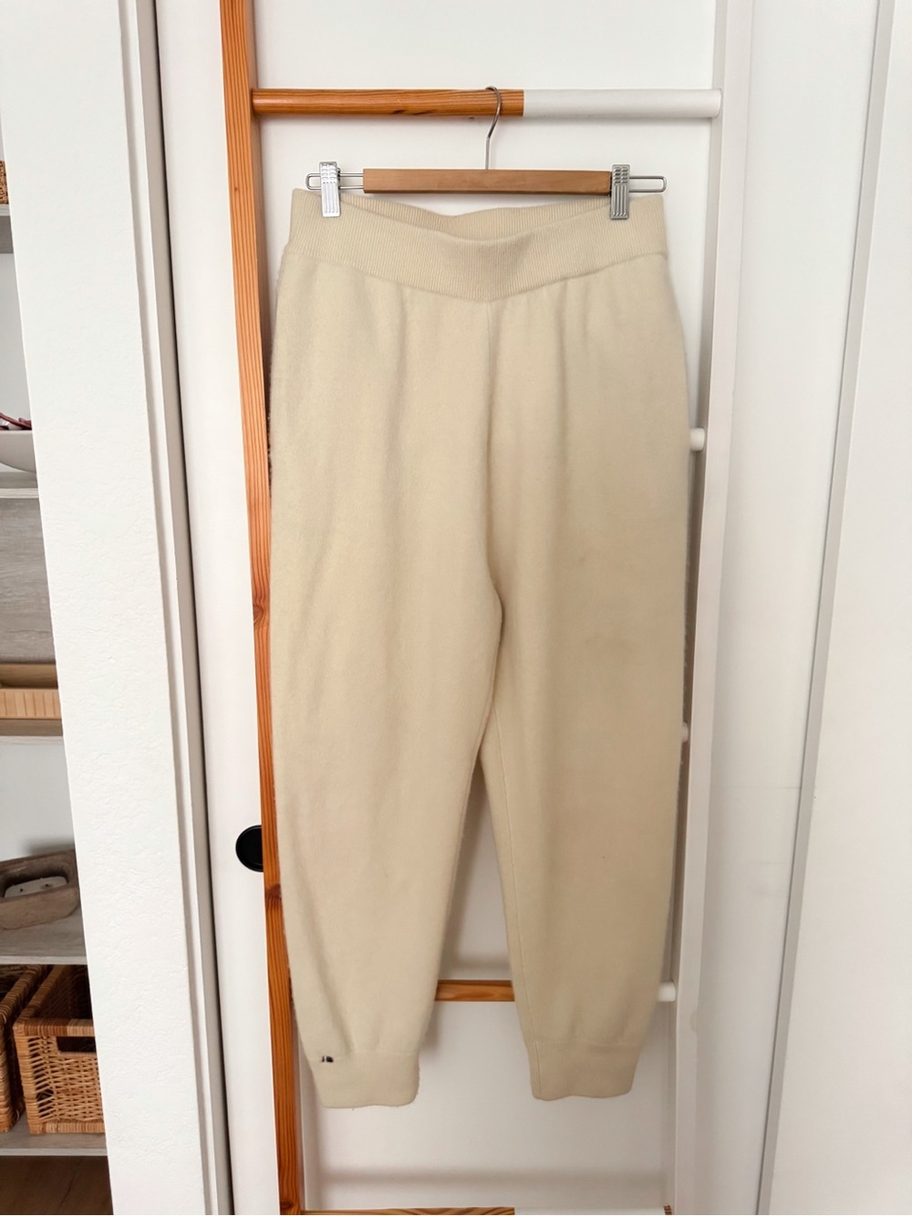 EXTREME CASHMERE X n°56 Yogi Cashmere Jogger Pants Cream